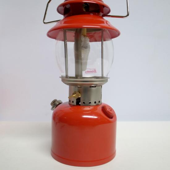 アウトドア その他 1/2サイズ コールマン200A LED赤ランタン S'Styles 1/2 Size Lantern 